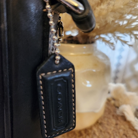 Vintage Coach Camera Crossbody - Picture 3 of 8